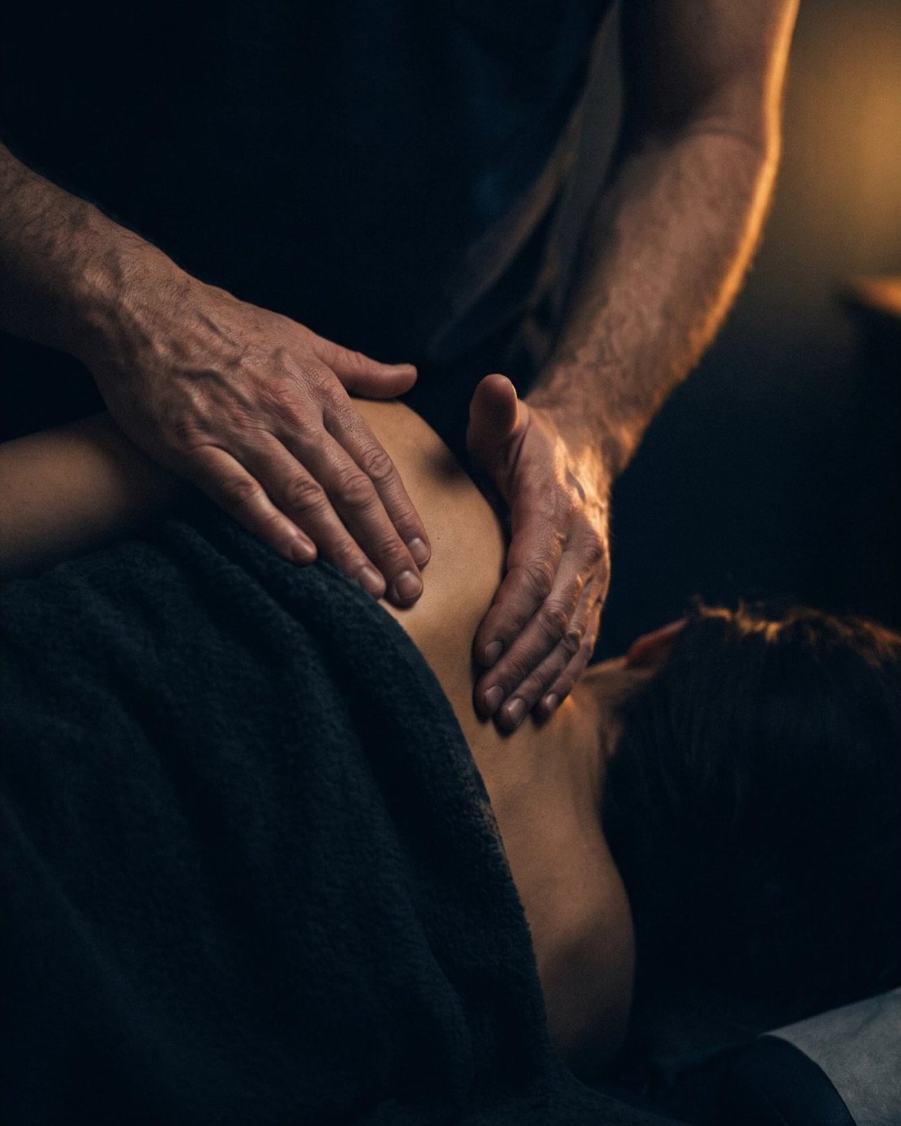 Manuelle Behandlung der Brustwirbelsäule in der Praxis Integrative Osteopathie Lahr